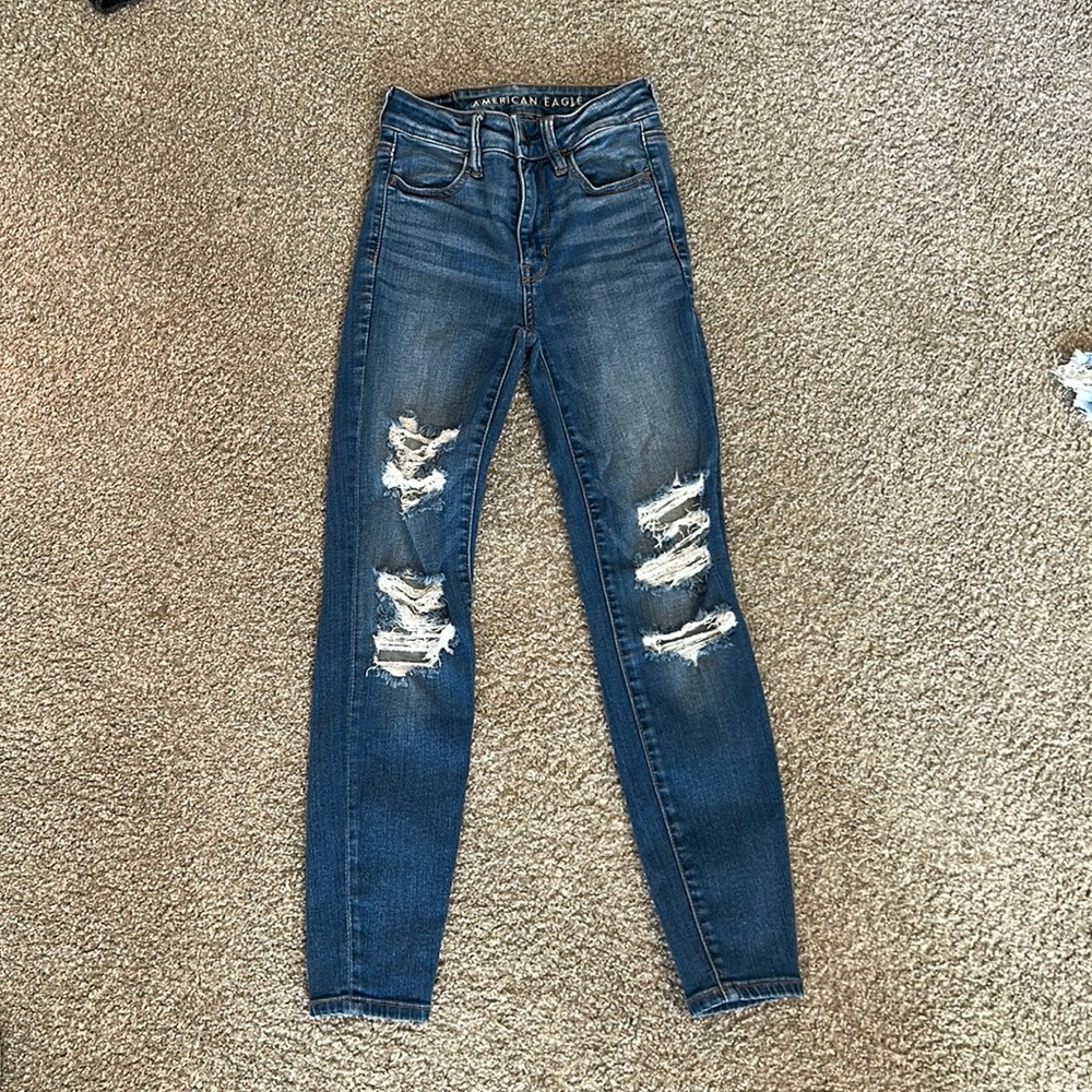 american eagle high-rise ripped jeans!!